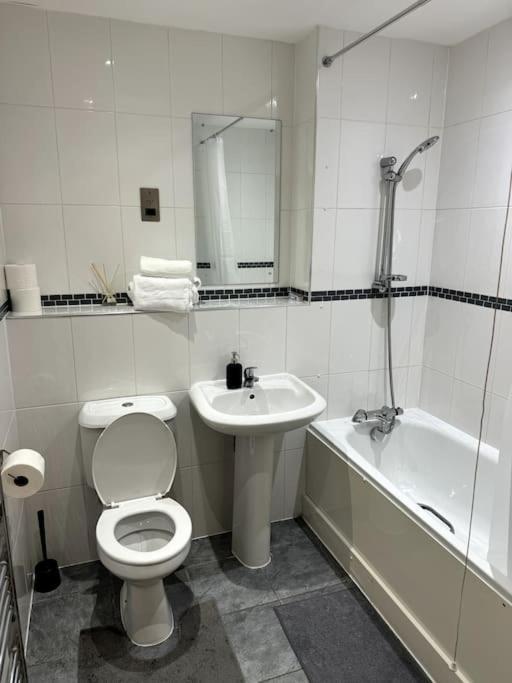 Two Bedrooms Flat In Stratford لندن المظهر الخارجي الصورة