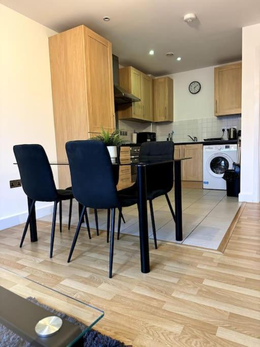 Two Bedrooms Flat In Stratford لندن المظهر الخارجي الصورة